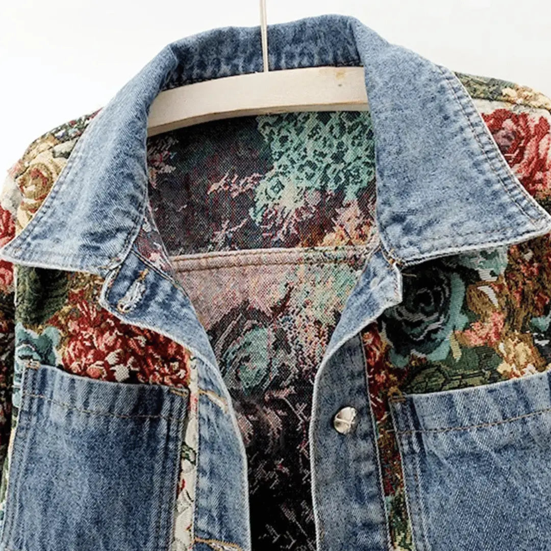 Damska Kurtka Denim z Kwiatowymi Motywami i Skróconą Sylwetką