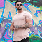 Męski T‑Shirt z Głębokim Cięciem i Elastyczną Konstrukcją