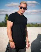 Męski T‑Shirt z Głębokim Cięciem i Elastyczną Konstrukcją