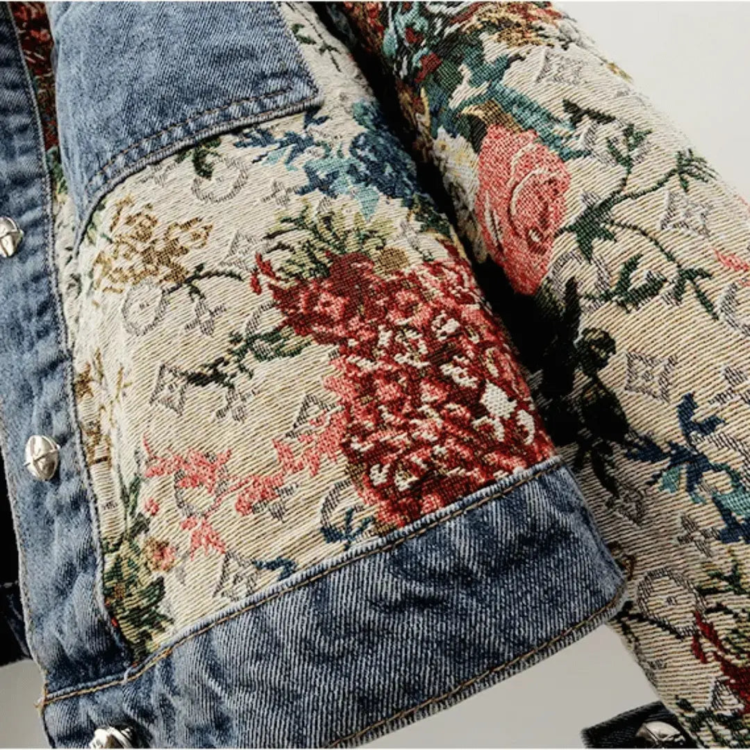 Damska Kurtka Denim z Kwiatowymi Motywami i Skróconą Sylwetką