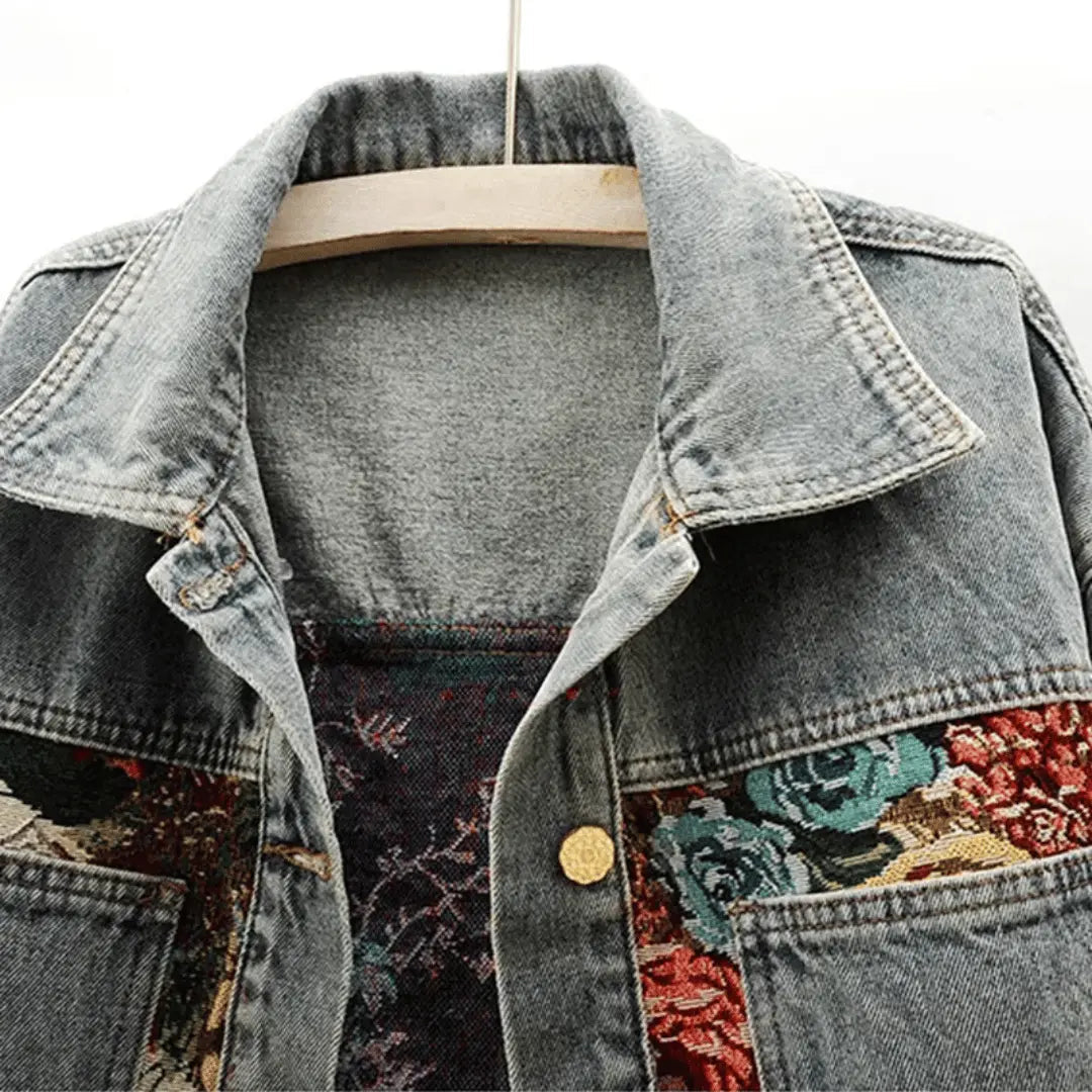 Damska Kurtka Denim z Kwiatowymi Motywami i Skróconą Sylwetką