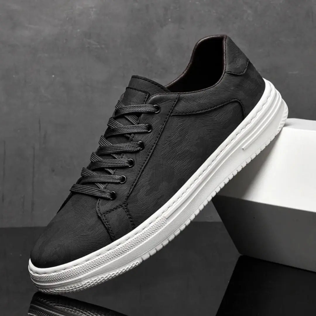 Leder-Sneaker Low-Top mit handgenähten Nähten