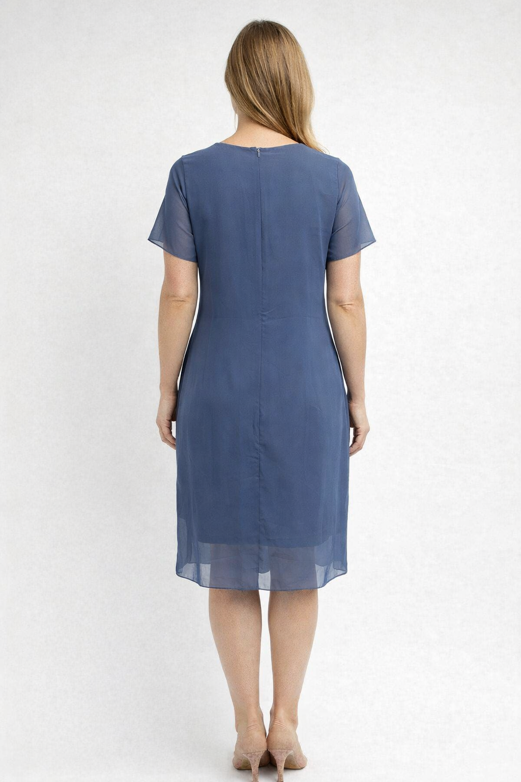 Elegant Women's Dress with Layered Cut and Flowing Finish