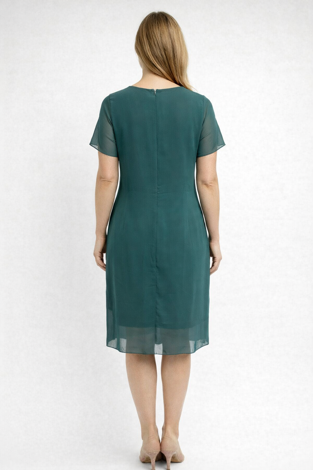 Elegant Women's Dress with Layered Cut and Flowing Finish