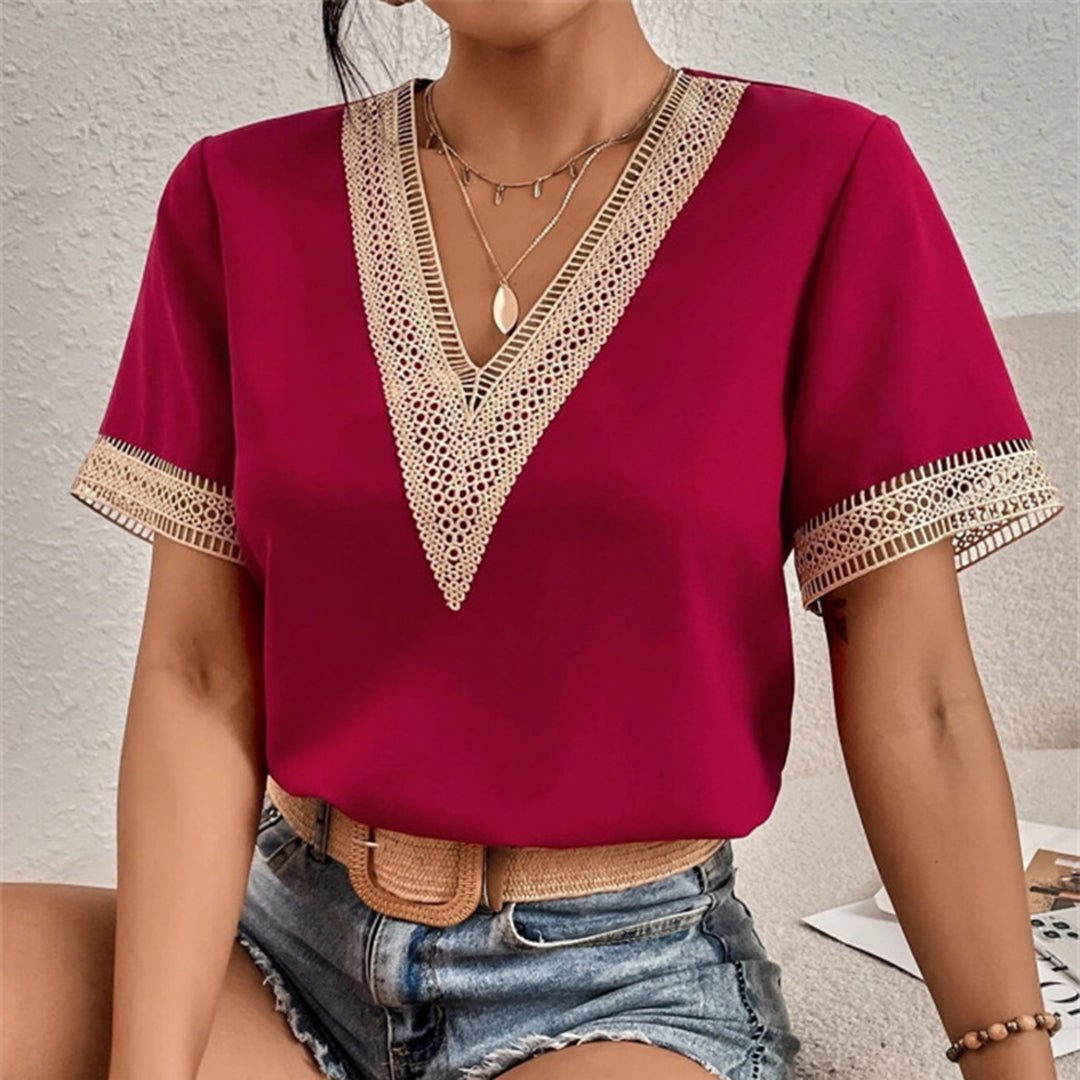 Damski T‑Shirt z Dopasowanym Krojem i Eleganckim Wykończeniem