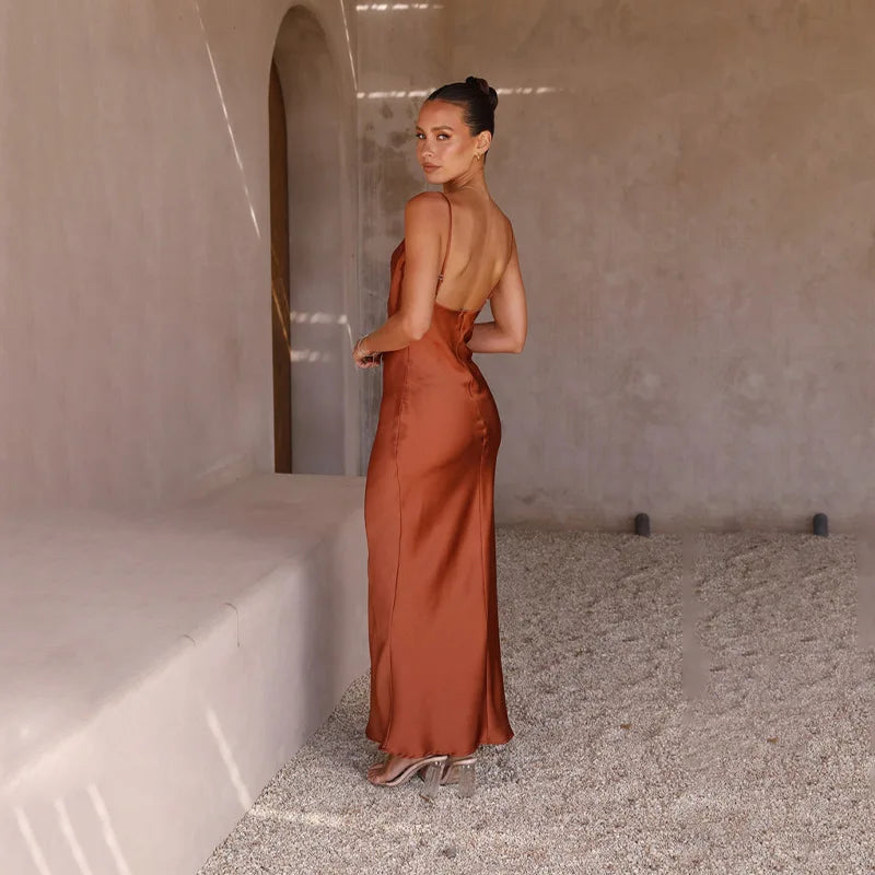 Elegancka Damska Satynowa Maxi Sukienka z Odkrytymi Plecami
