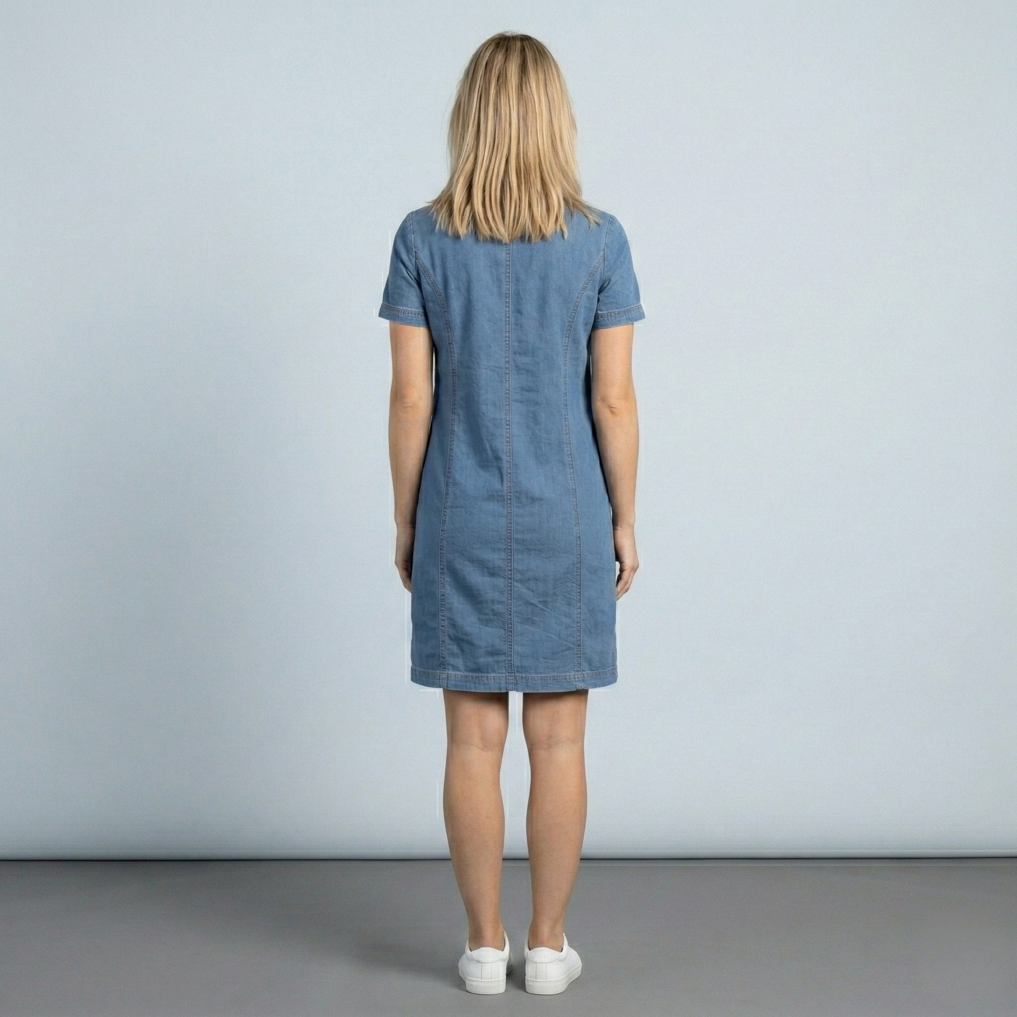 Sukienka Denim z Krótkimi Rękawami, Dekoltem V i Kieszeniami