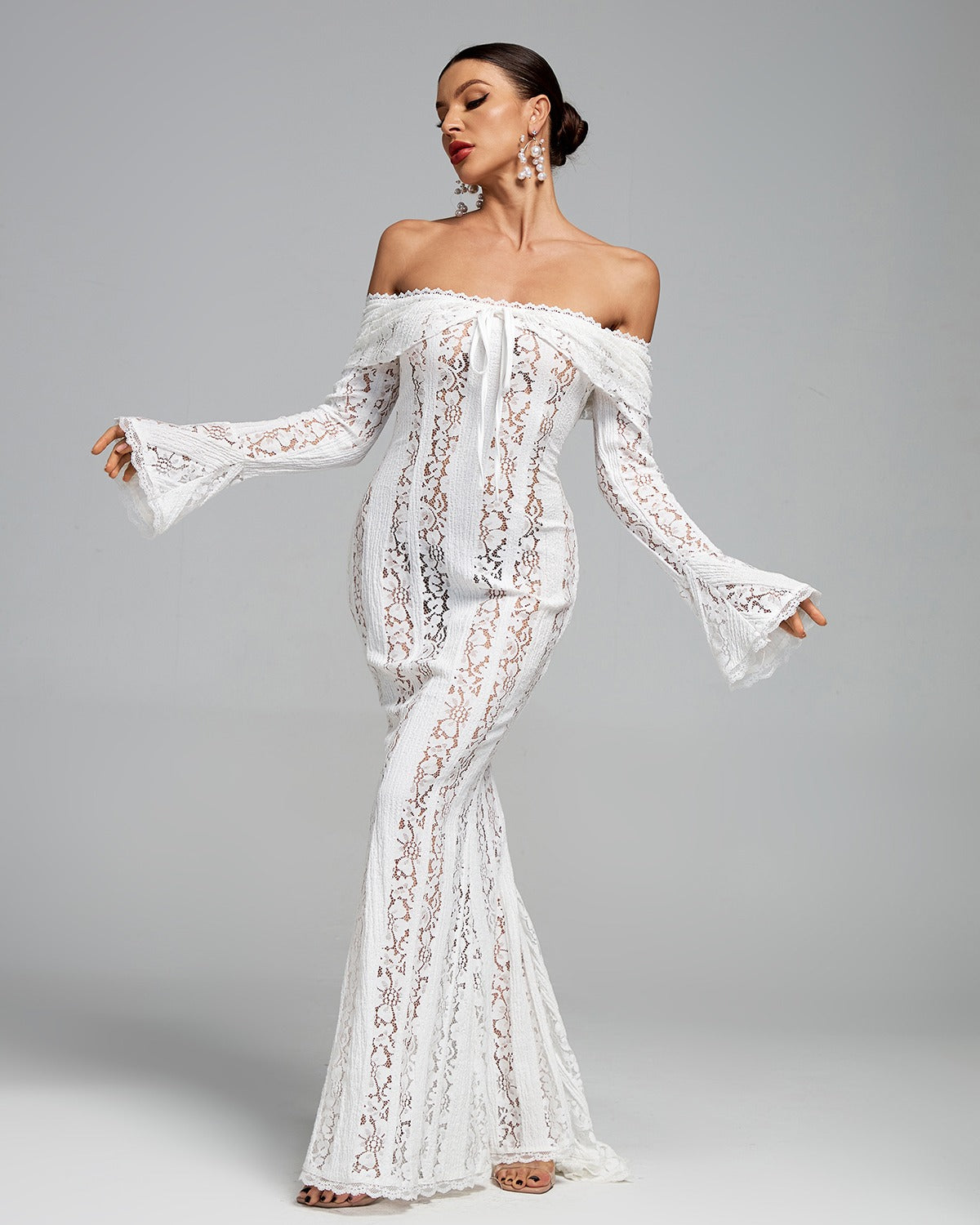 Elegantes Damen Spitzen-Maxikleid mit Carmenausschnitt