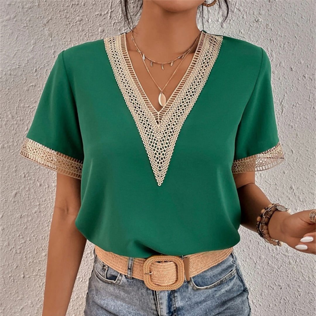 Damski T‑Shirt z Dopasowanym Krojem i Eleganckim Wykończeniem