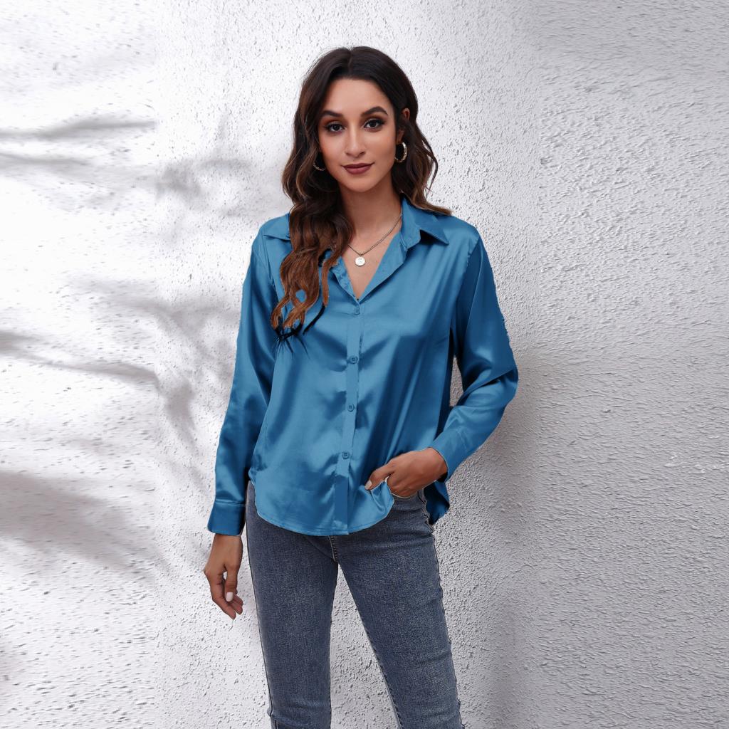 Damska Satynowa Bluzka o Luźnym Kroju z Zapięciem na Guziki