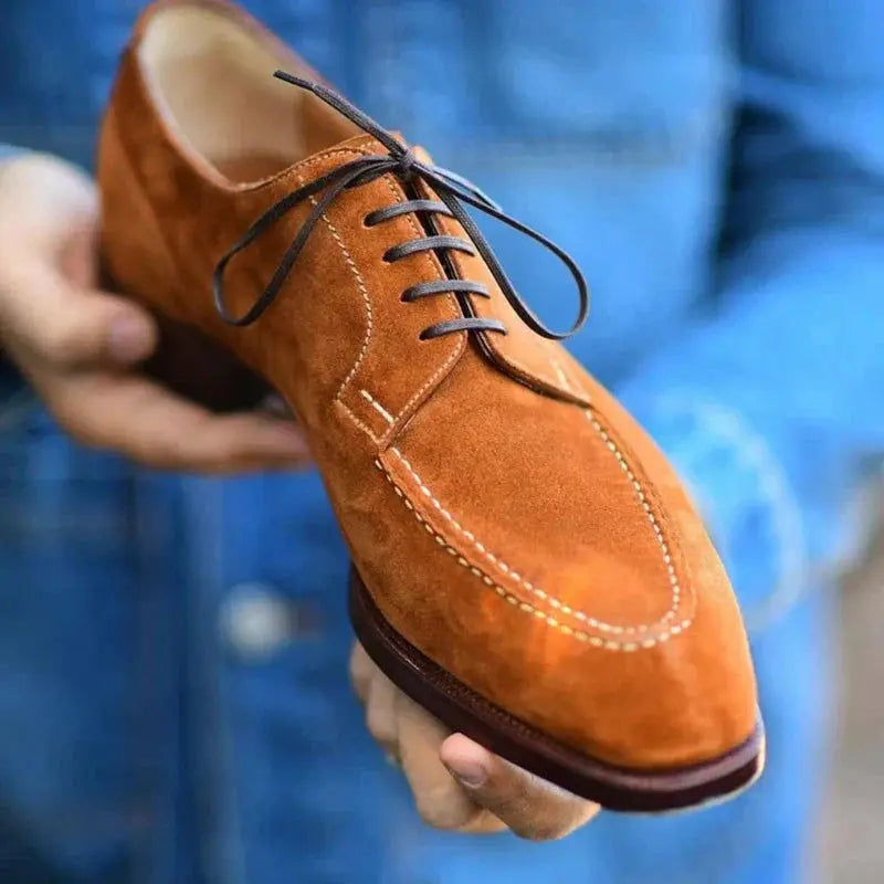 Zamszowe Loafersy z Ręcznym Przeszyciem i Klasycznym Split‑Toe