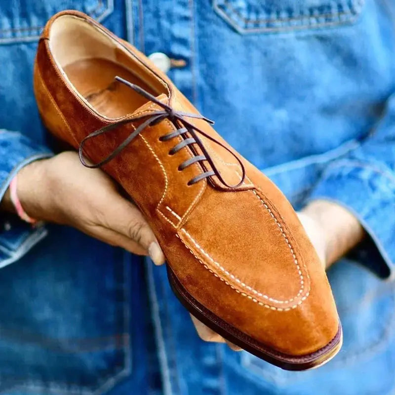 Zamszowe Loafersy z Ręcznym Przeszyciem i Klasycznym Split‑Toe