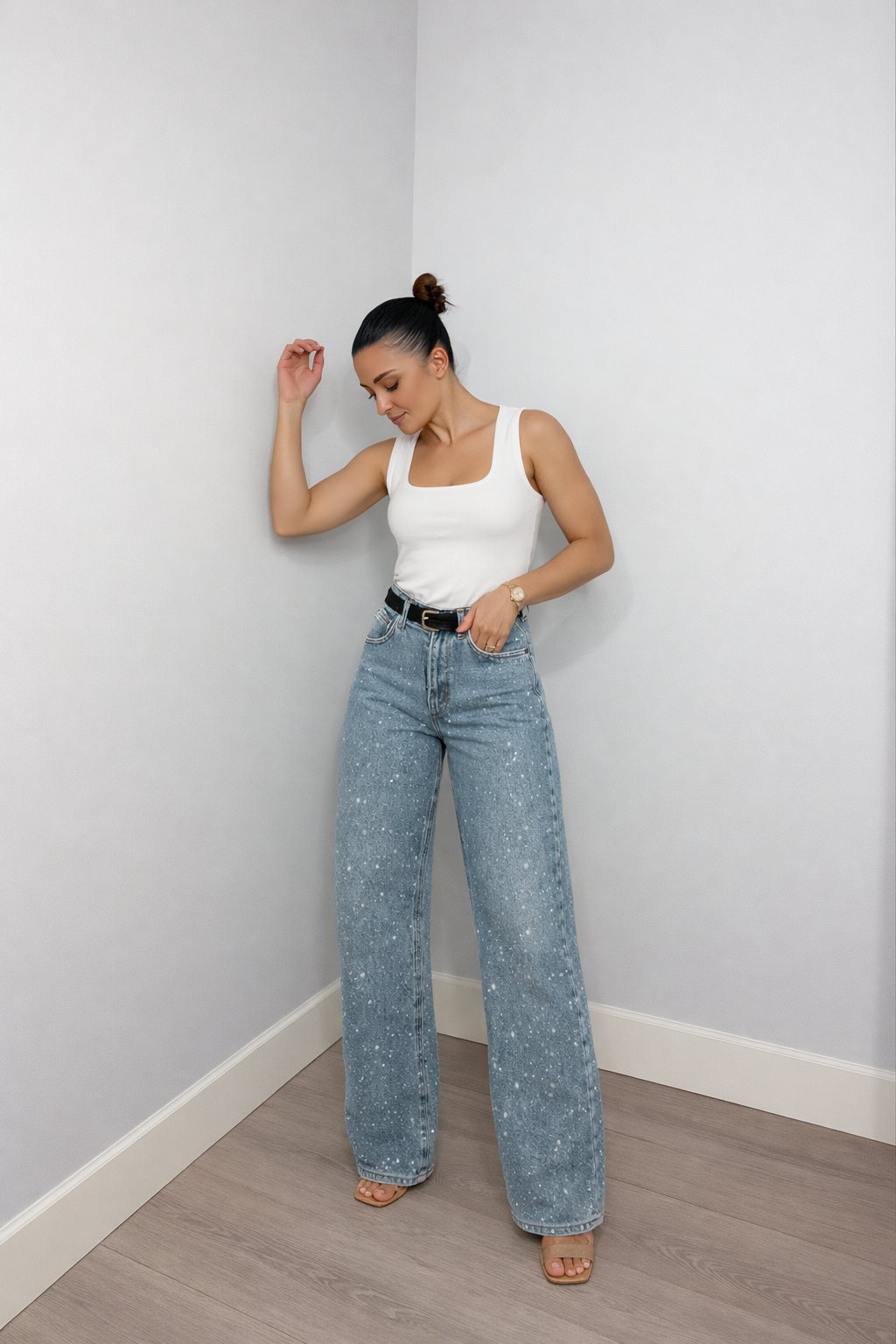Damskie Jeansy z Wysokim Stanem z Subtelnymi Detalami