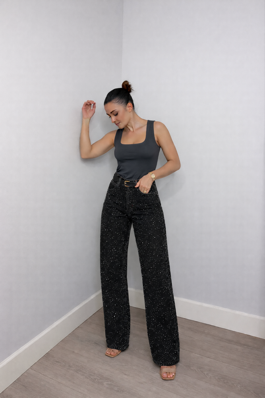 Damskie Jeansy z Wysokim Stanem z Subtelnymi Detalami