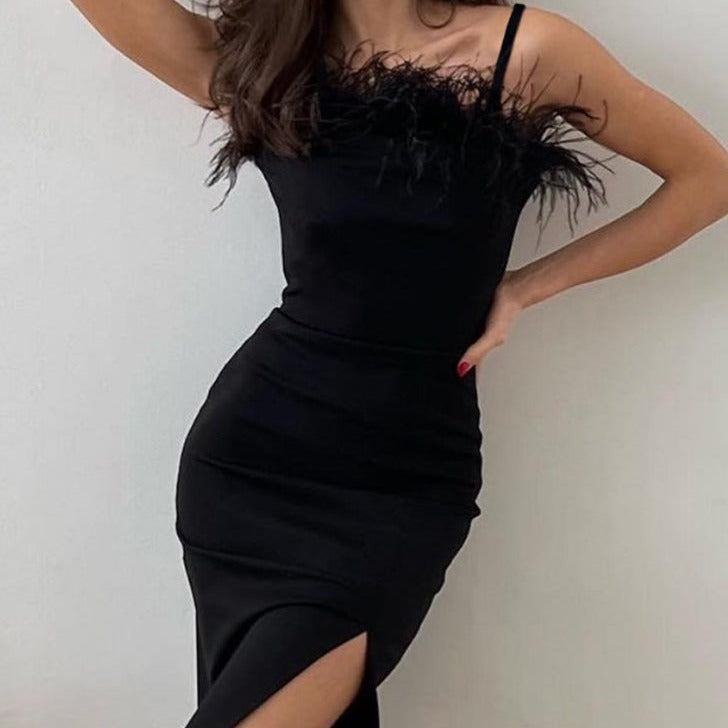 Damen Abendkleid mit Hohem Schlitz und Federverzierung