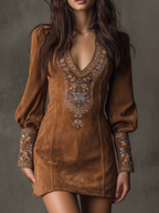 Damen-Minikleid aus Wildleder mit Stickerei und V-Ausschnitt  