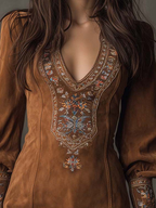 Damen-Minikleid aus Wildleder mit Stickerei und V-Ausschnitt  