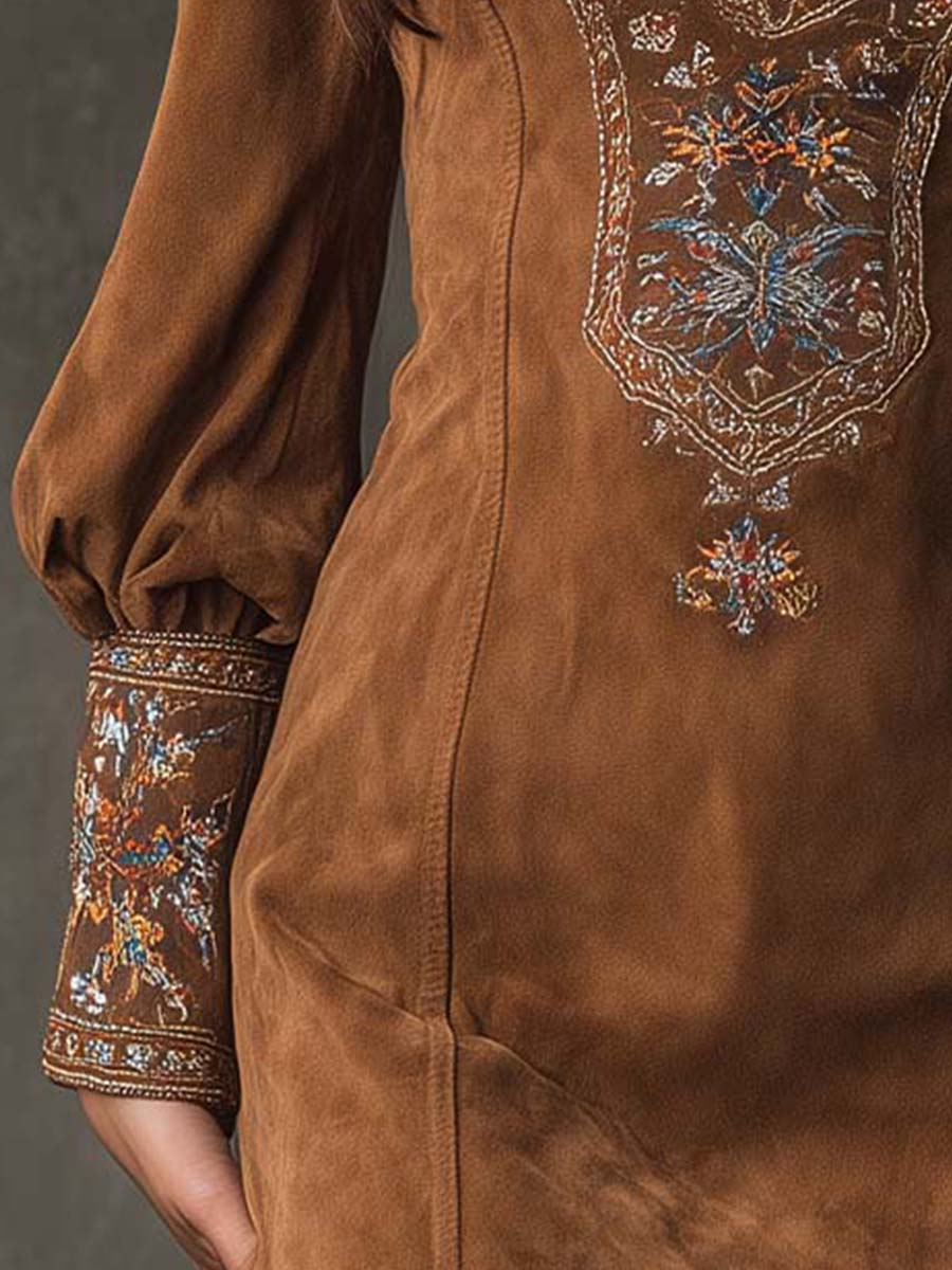 Damen-Minikleid aus Wildleder mit Stickerei und V-Ausschnitt  