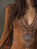 Damen-Minikleid aus Wildleder mit Stickerei und V-Ausschnitt  