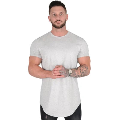 Męski T‑Shirt z Głębokim Cięciem i Elastyczną Konstrukcją