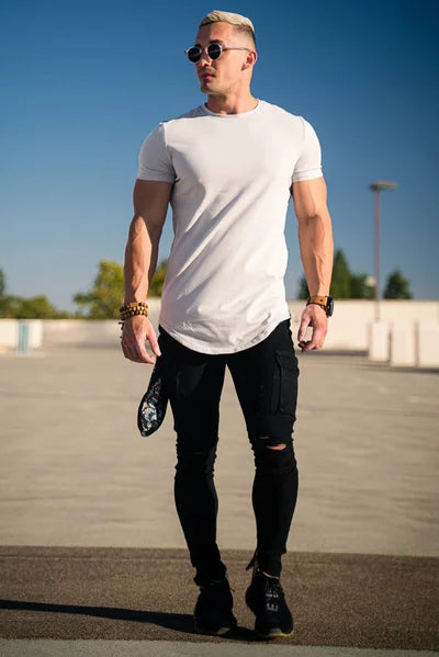 Męski T‑Shirt z Głębokim Cięciem i Elastyczną Konstrukcją