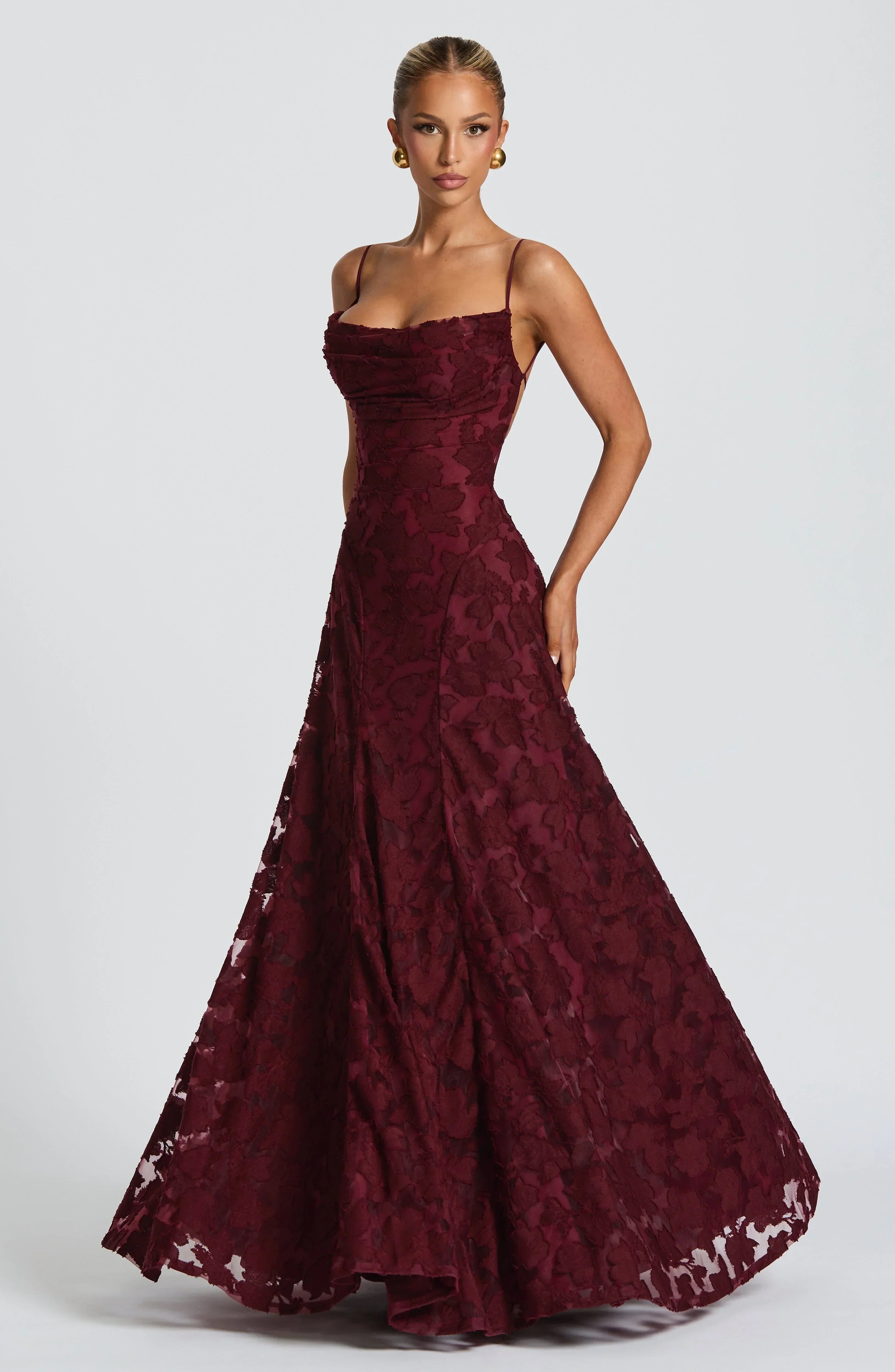 Elegancka Sukienka Maxi z Podkreśloną Talią