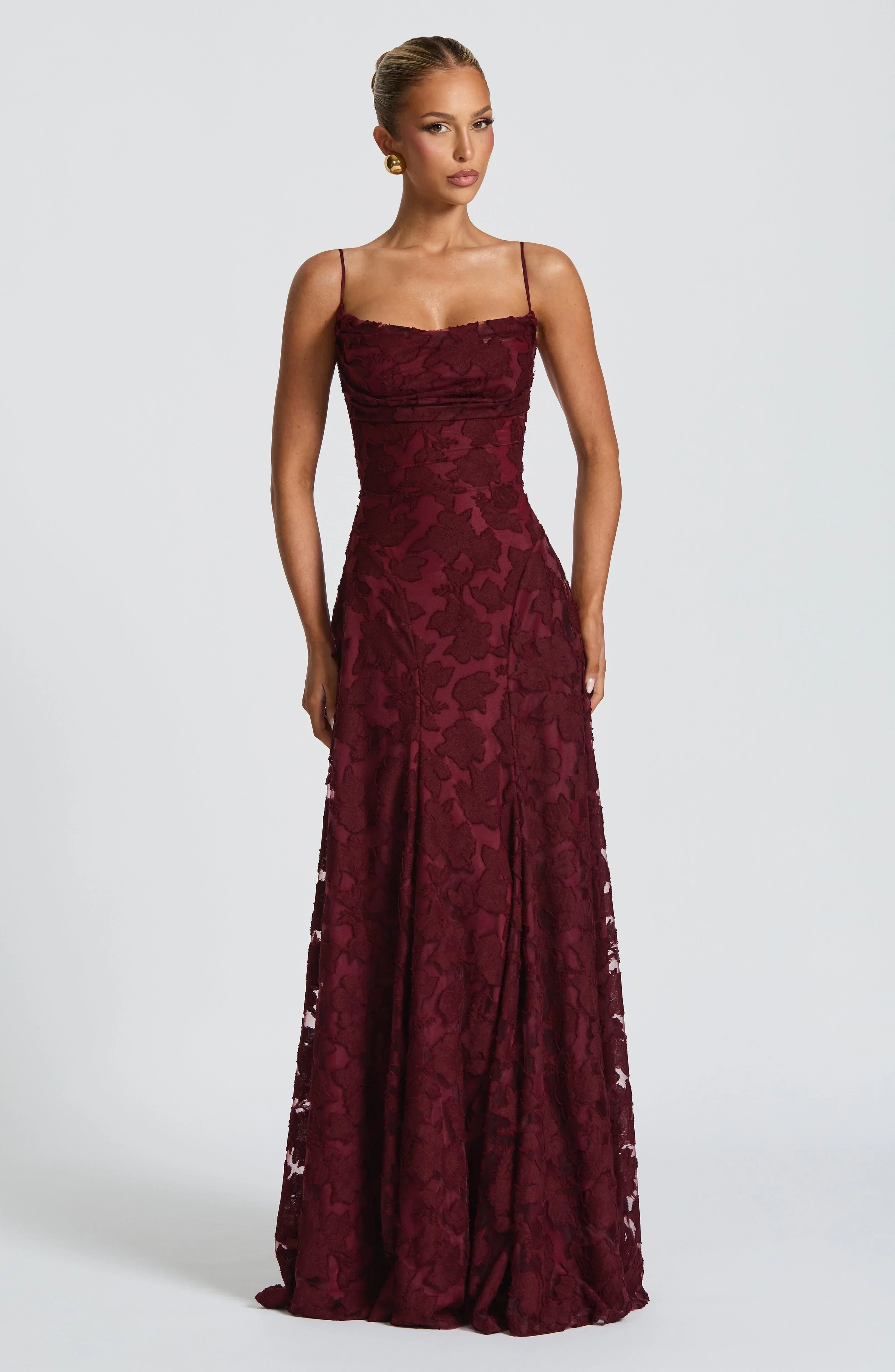 Elegancka Sukienka Maxi z Podkreśloną Talią
