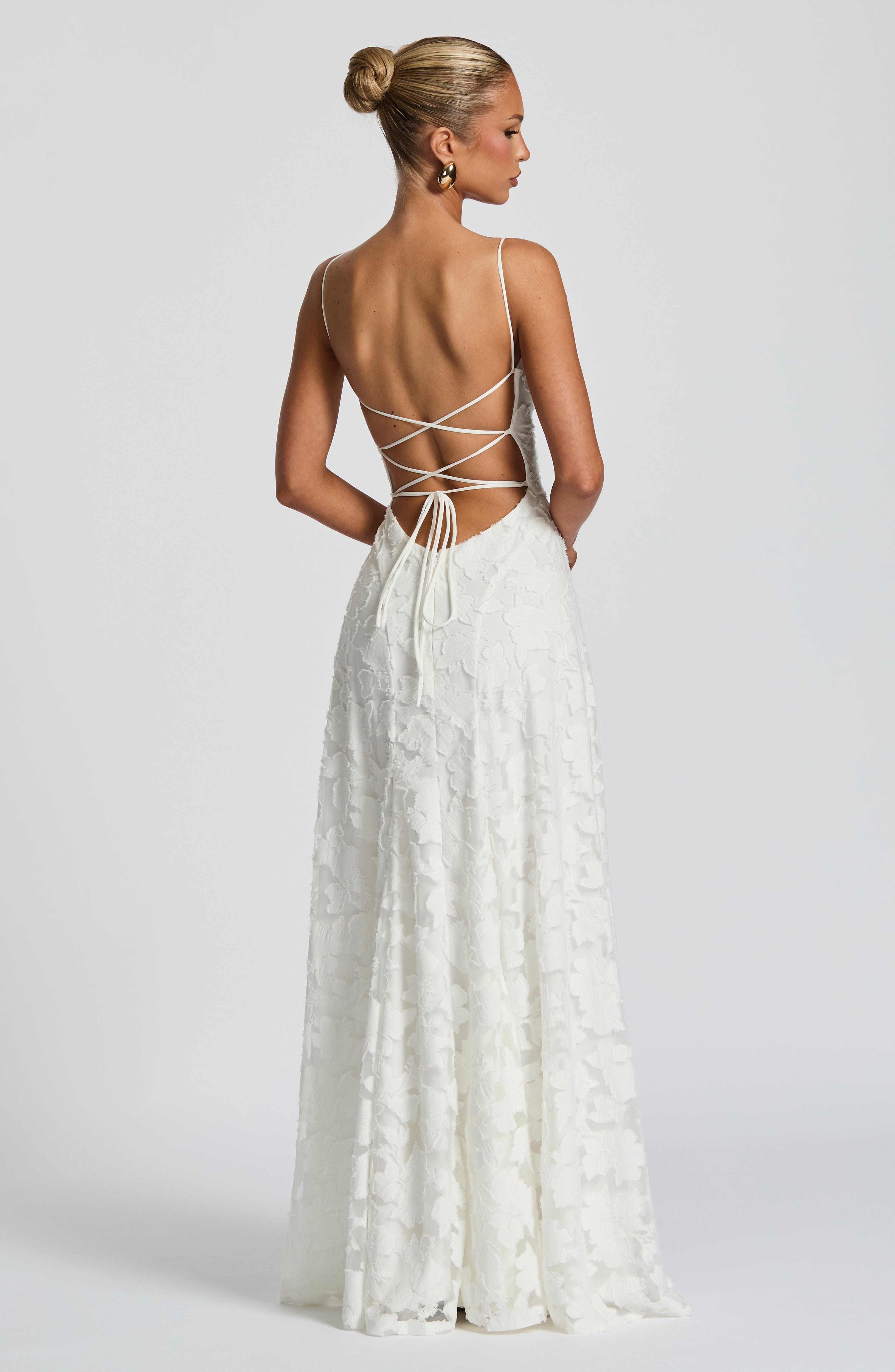 Elegancka Sukienka Maxi z Podkreśloną Talią