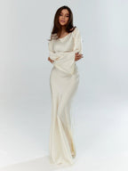 Elegantes Damenkleid mit langen Ärmeln und glatter Linie