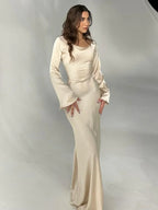 Elegantes Damenkleid mit langen Ärmeln und glatter Linie