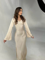 Elegantes Damenkleid mit langen Ärmeln und glatter Linie