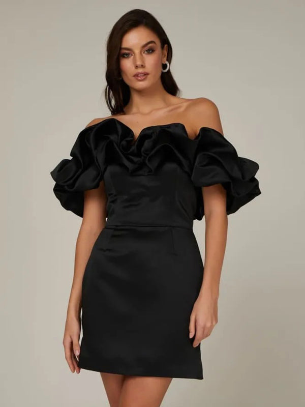 Damska Sukienka Off‑Shoulder z Falbaną o Eleganckiej Konstrukcji Wieczorowej