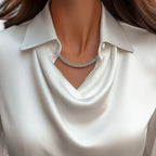 Damen Satinbluse mit drapiertem Ausschnitt und eleganter, schlanker Linie