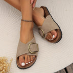 Bequeme Damensandalen mit breitem Riemen und verstellbar für den Sommer
