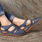 Geschlossene Sandalen mit Lederoberteil und verstellbarem Verschluss