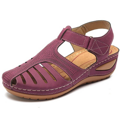 Geschlossene Sandalen mit Lederoberteil und verstellbarem Verschluss
