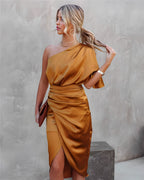 Elegantes Damen Seidenkleid im Abendstil