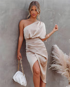 Elegantes Damen Seidenkleid im Abendstil