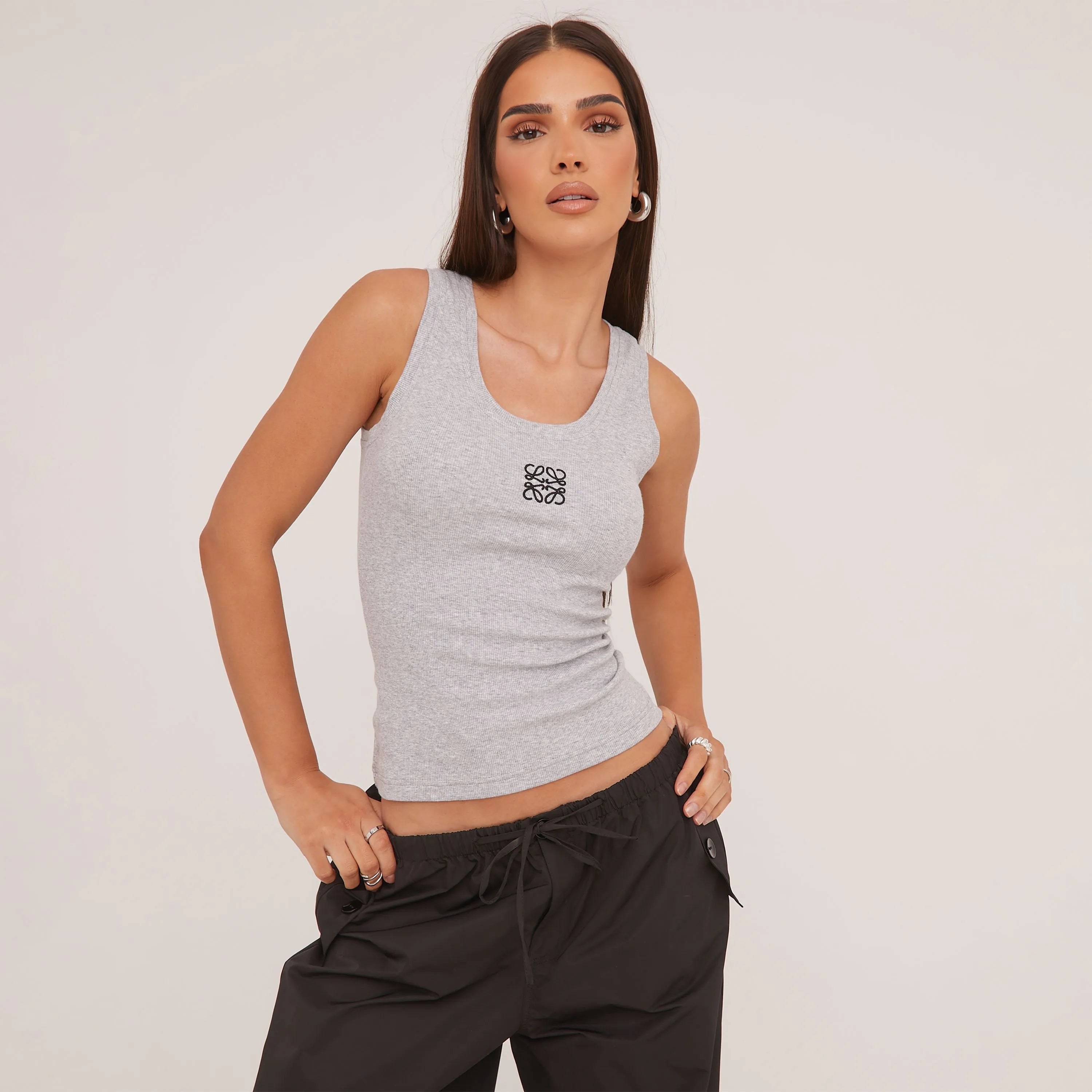 Damski Letni Tanktop o Minimalistycznej Linii
